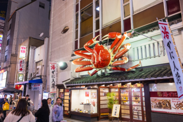 A famous Dotonbori restaurant, adorned with a giant crab statue.